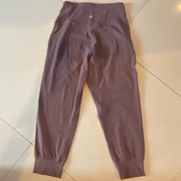 Lululemon crop leggings size 4 - Picture 3 of 7